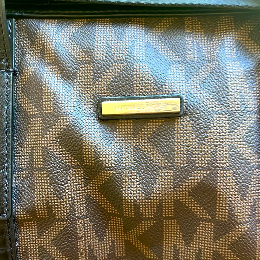Michael Kors Jet Set Travel Duffle - Picture 2 of 8